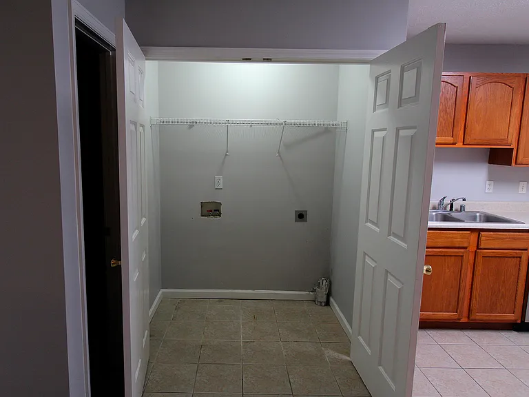 561 Hampton Way #1 — Photo 5