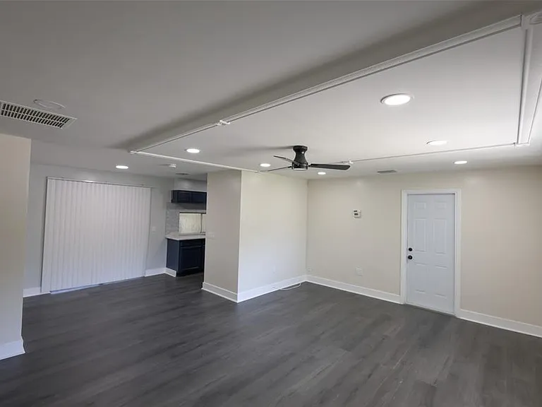 1500 Laurel Cir — Photo 3
