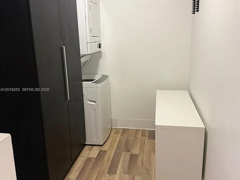 450 SW 3rd St #8 — Photo 7