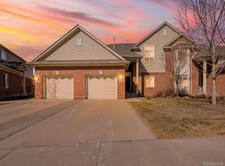 29437 Woodpark Cir, Warren, MI