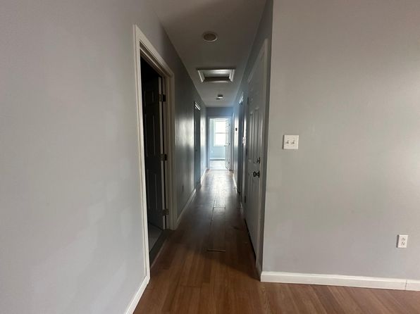 692 Plymouth Ave #3, Fall River, MA 02721