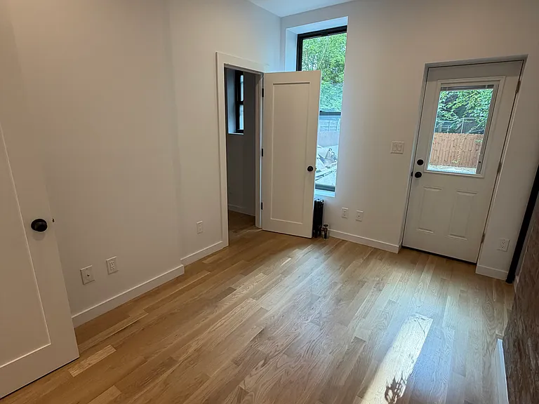 106 Steuben St #1R — Photo 6