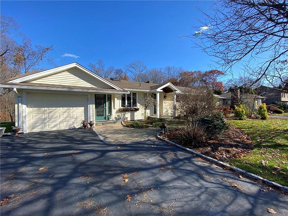 1st image of 21 Sweetbriar Dr