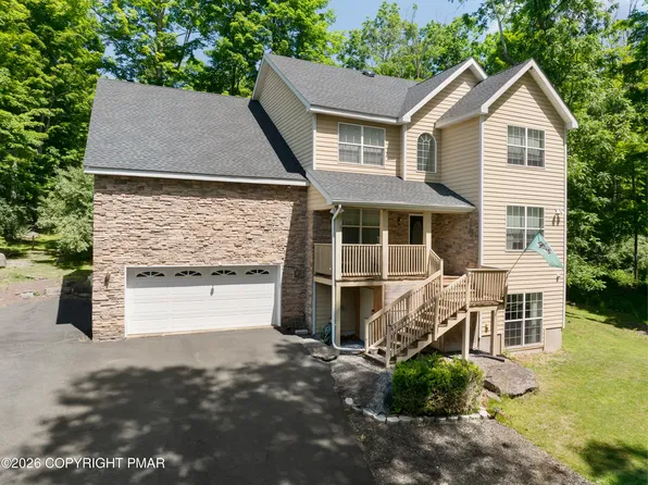 2115 Hemlock Ln, East Stroudsburg, PA 18302