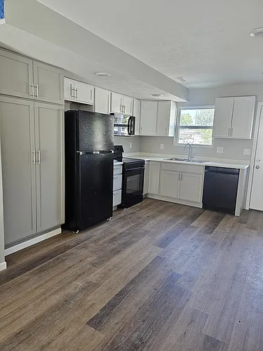 603 E Division St #2 Photo 1