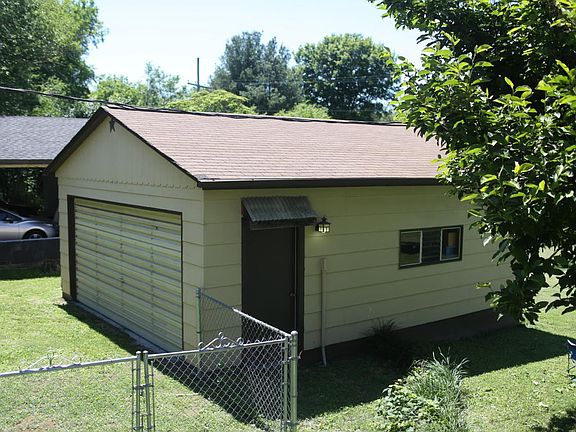 5th image of 305 Hamilton Rd