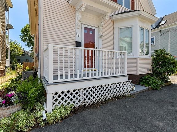 4th image of 18 Willow Ave