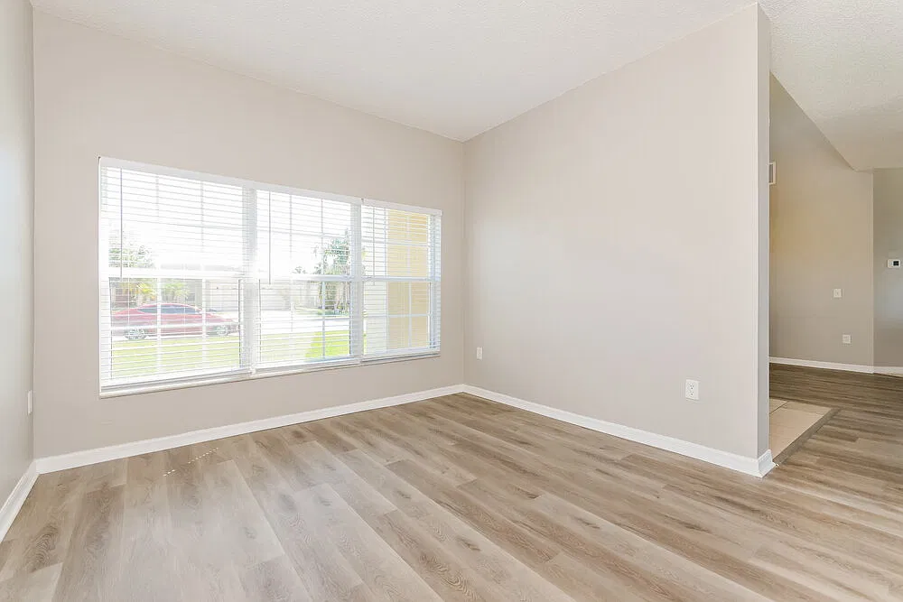 4 bed, 3.0 bath, 2571 sqft, $3,310 — Photo 4