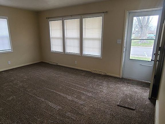 5th image of 4033 N Cambridge Dr