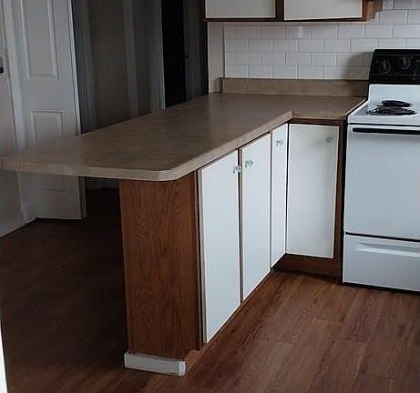 3rd image of 304 6th St