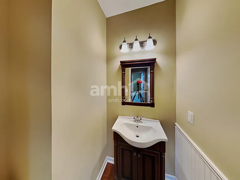 1012 Flaxton St — Photo 7