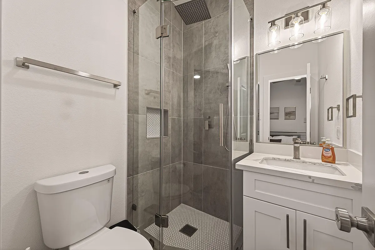 Room 1 - Avenue S