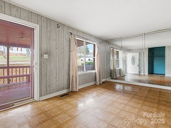 4th image of 657 Echo Cove Ln
