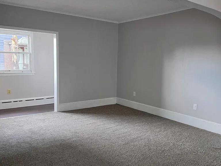 102 E Oak St — Photo 5