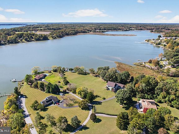 5th image of 41832 Foxwell Point Ln