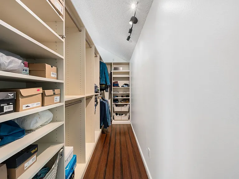 10217 Julian St — Photo 22