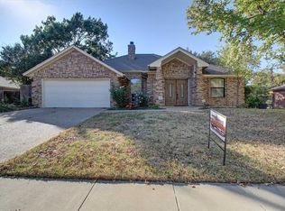 8036 Raymond Ave, White Settlement, TX 76108