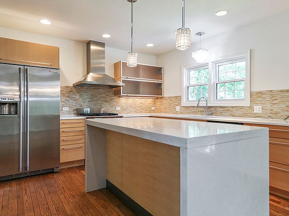 2nd image of 54 Bonnie Ln