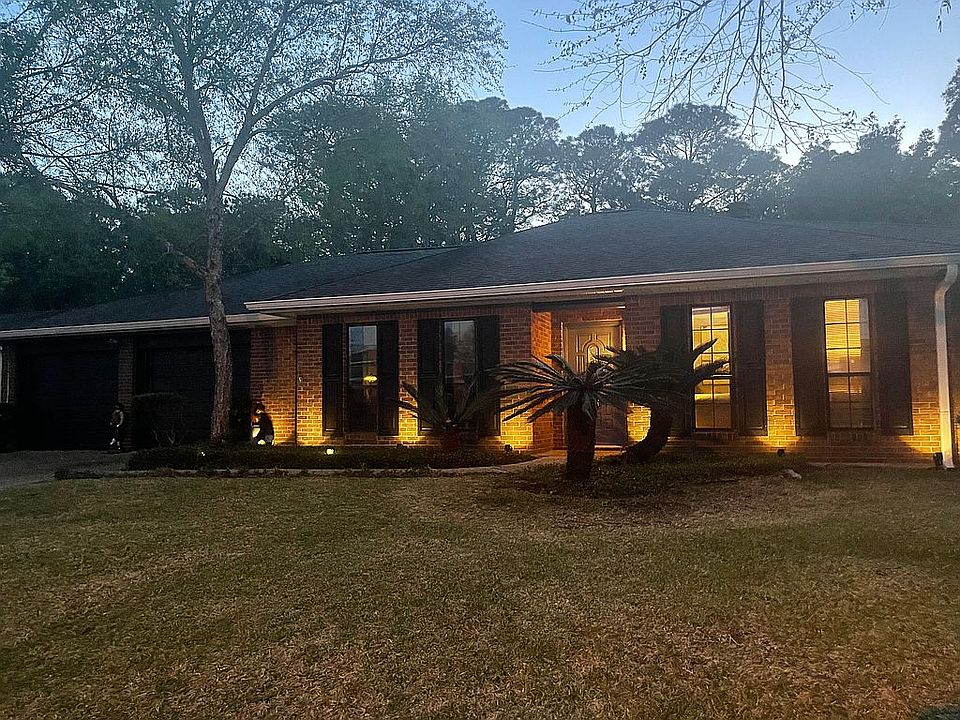 1st image of 443 Cove Dr