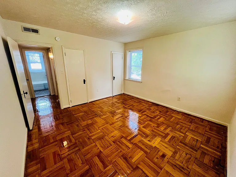 2702 Kensington Avenue — Photo 32