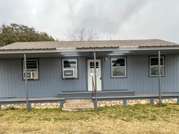 1007 E Grand Ave, Comanche, TX 76442
