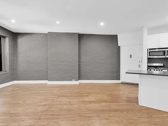 3rd image of 220 E 95th St APT 2A