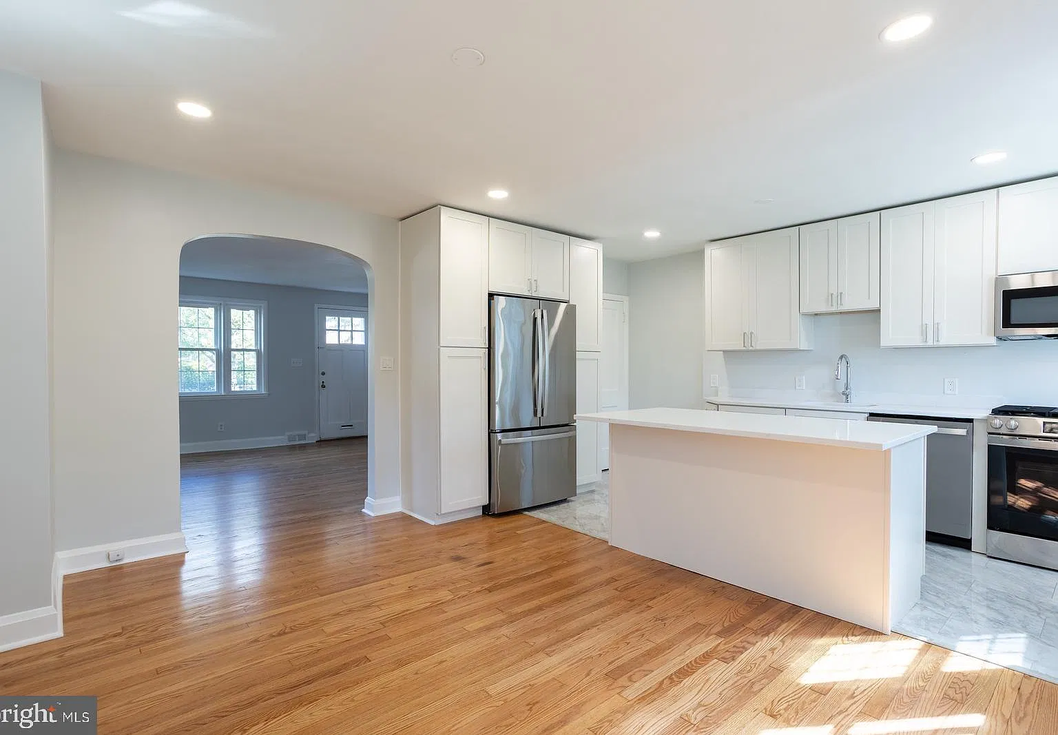 3 bed, 1.0 bath, 1216 sqft, $2,600 — Photo 4