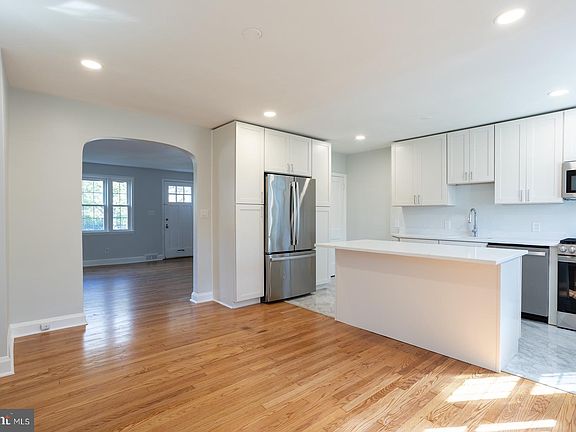 4th image of 161 Dumbarton Rd