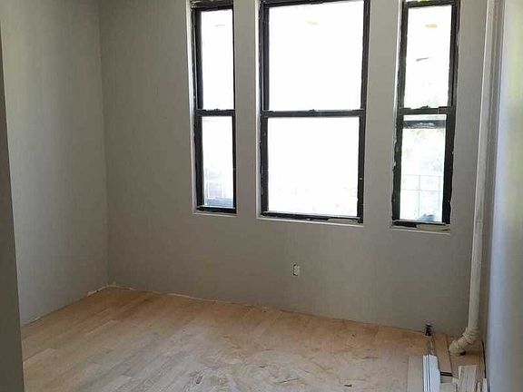 2nd image of 307 12th St APT 6