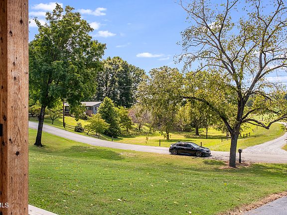 4th image of 325 Marcella Dr