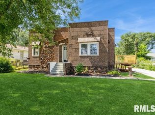 432 12th St, Silvis, IL 61282