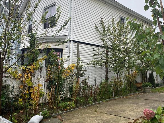 4th image of 322 Hillside Ave