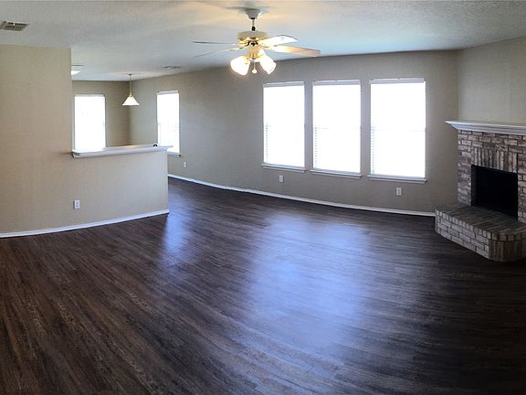 2nd image of 1061 Silver Spur Ln