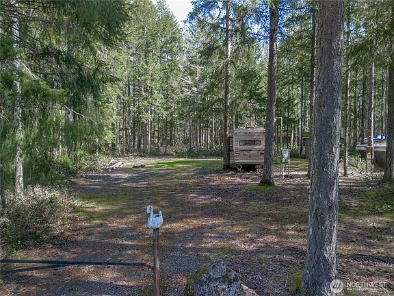 3rd image of 130 N Buckhorn Way