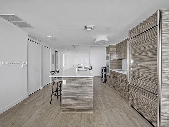5th image of 460 NE 28th St APT 3304