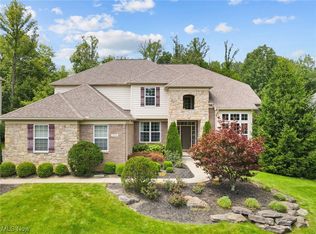 7670 Cottonwood Trl, Chagrin Falls, OH 44023