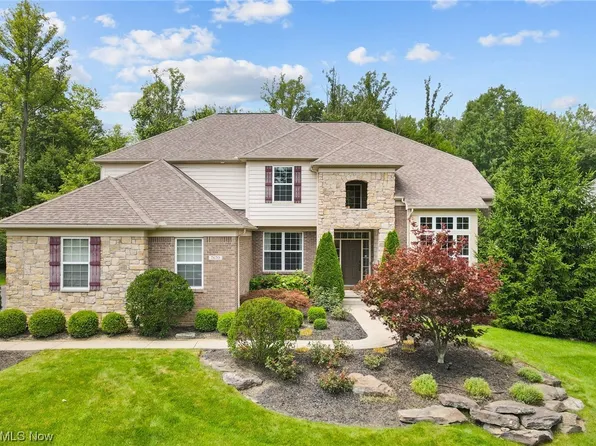 7670 Cottonwood Trl, Chagrin Falls, OH 44023