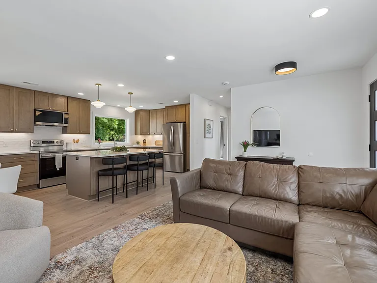 108 Dabney Dr — Photo 13