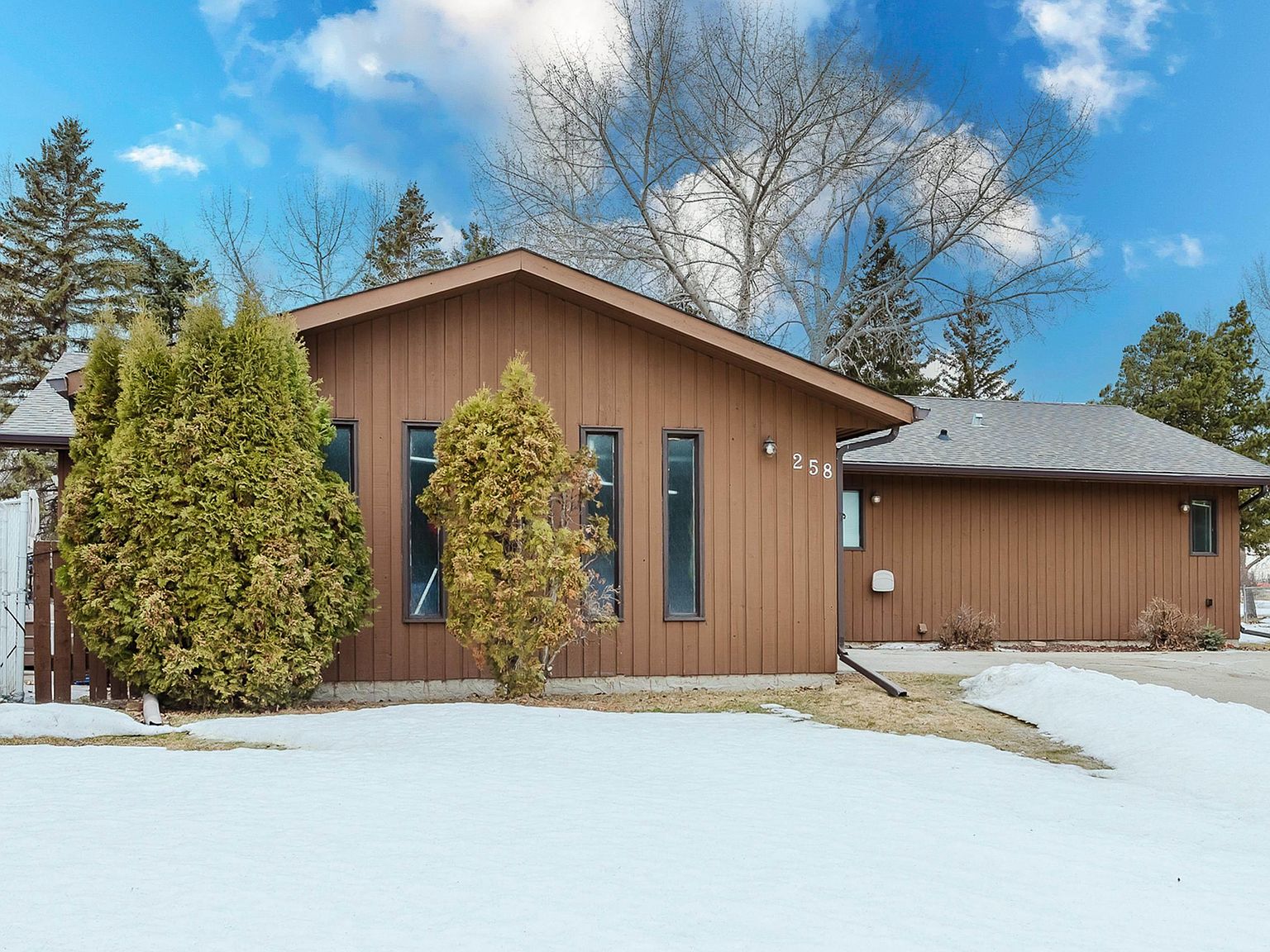 258 Greenoch Cres NW