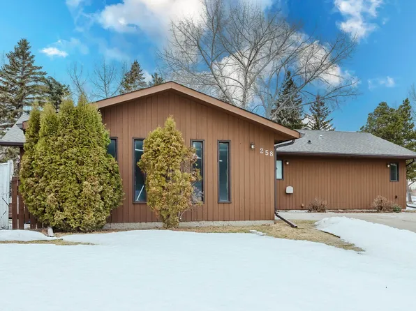 258 Greenoch Cres NW, Edmonton, AB T6L 1B4