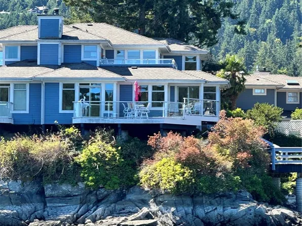 111 Fulford Ganges Rd #9, Saltspring Island, BC V8K 2R9