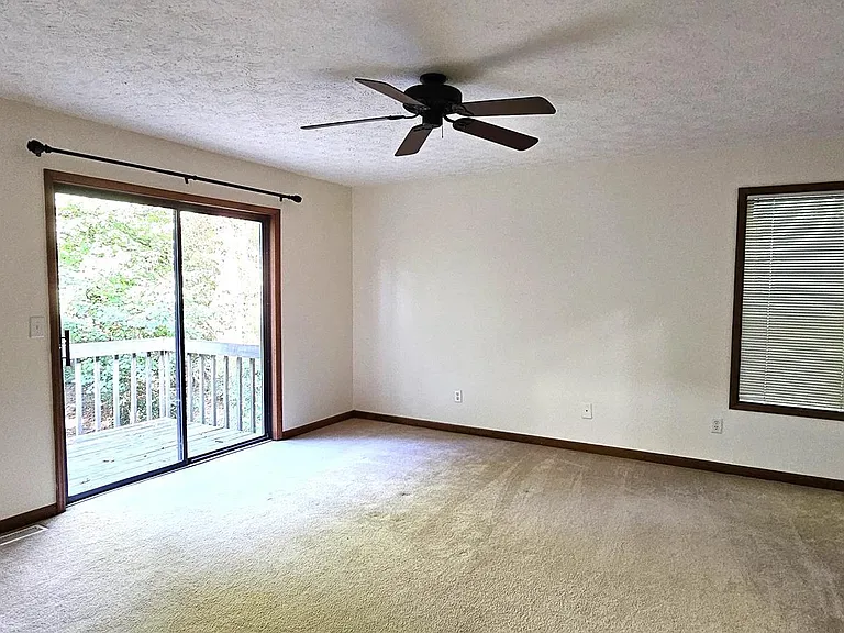 5053 Mackinac Dr — Photo 32