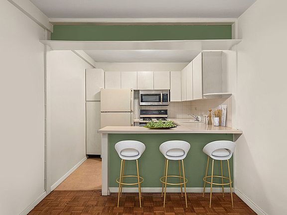 4th image of 142 E 16th St APT 18A