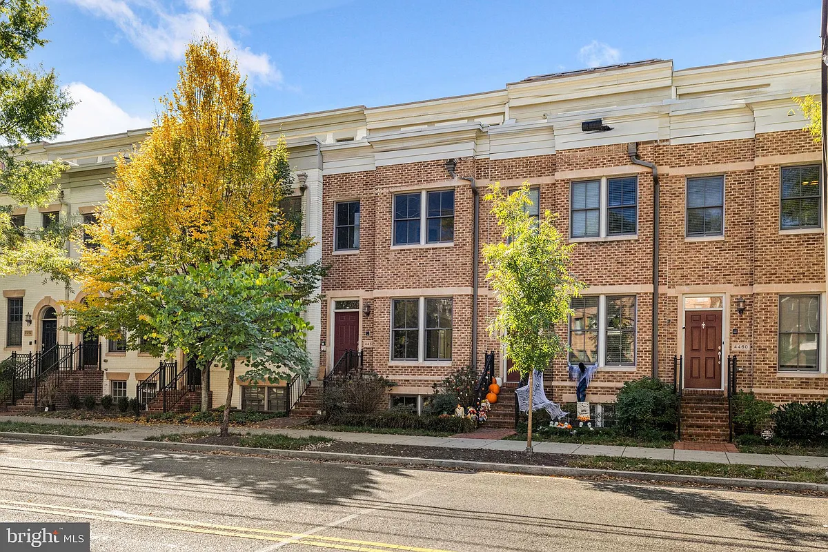 Building Photo - 4458 Macarthur Blvd NW