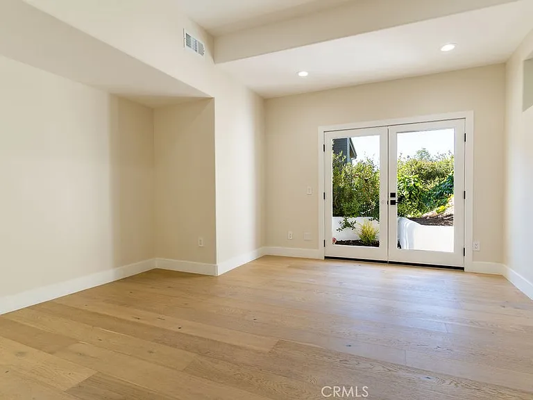 2850 Zell Dr — Photo 50
