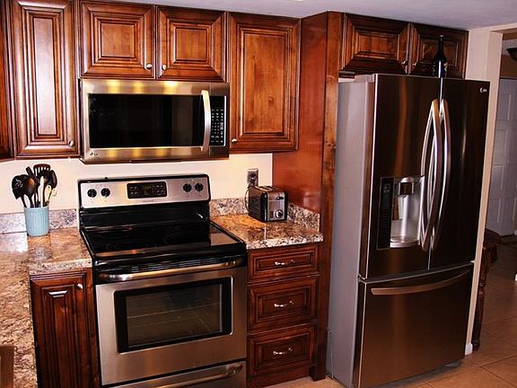 5th image of 915 Hillrise Dr
