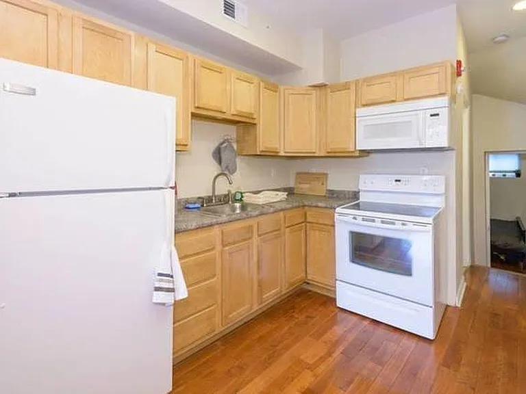 210 S 3rd St #3 — Photo 2