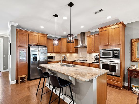 4th image of 2332 Noble Rd