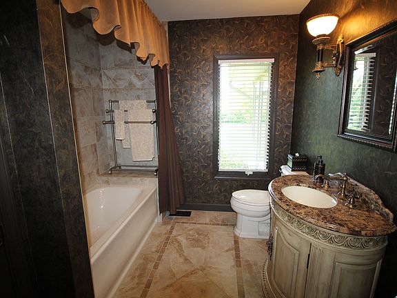 Powder Room/Bathroom