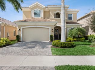 1657 Serrano Cir, Naples, FL 34105